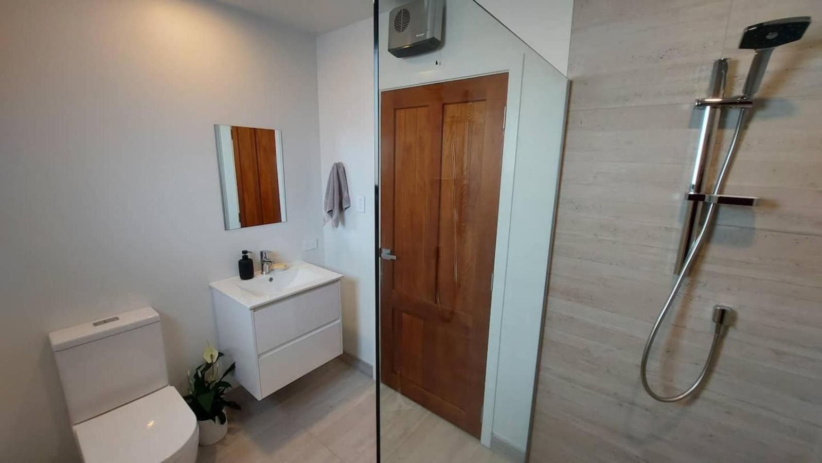 Sleek Suite By The Sand 1-Bedroom Dunedin Kültér fotó
