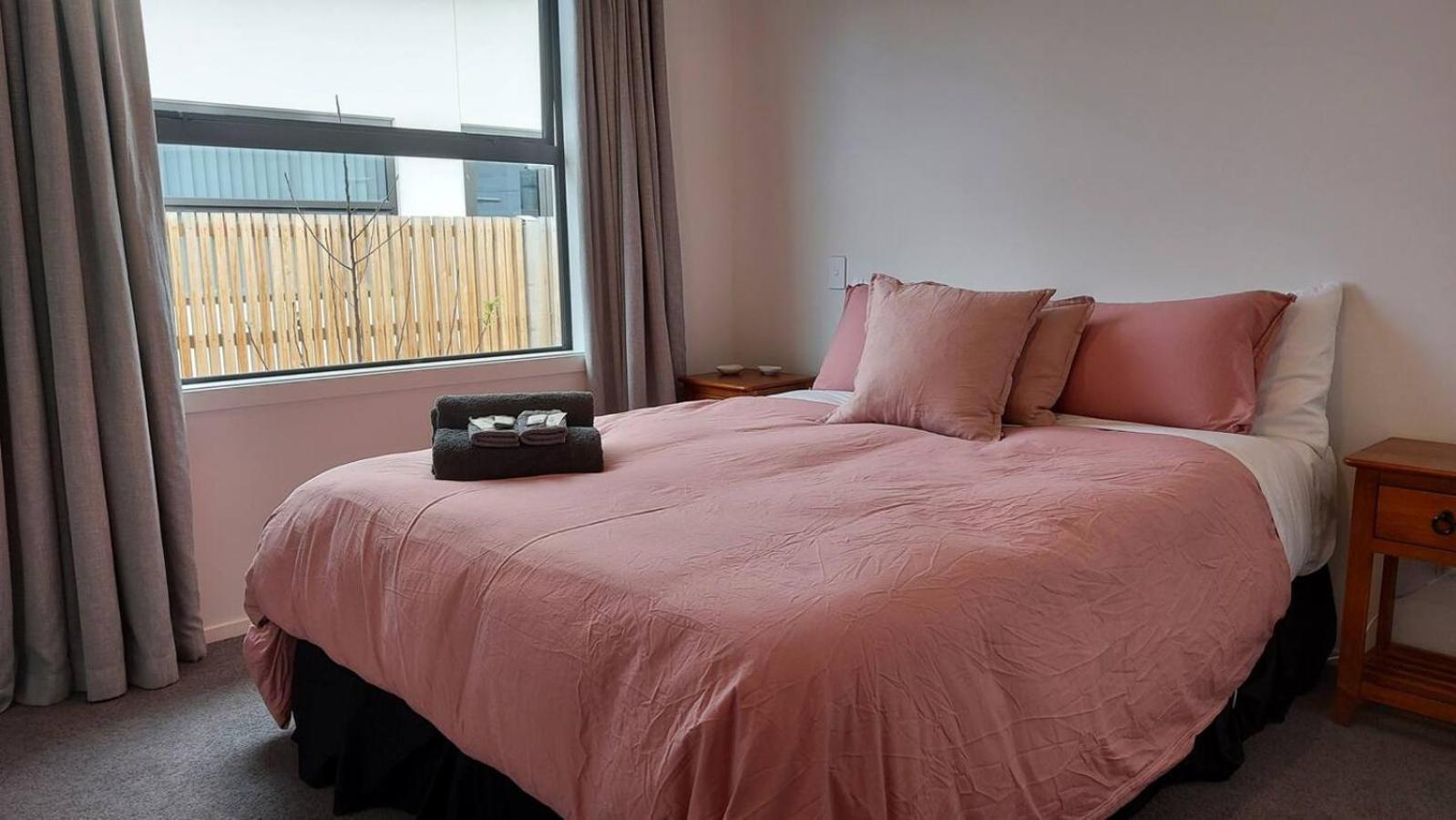 Sleek Suite By The Sand 1-Bedroom Dunedin Kültér fotó